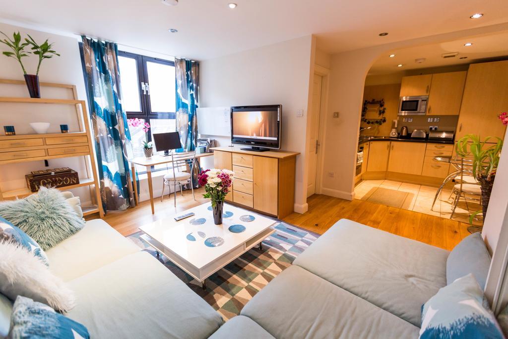 Point West Apartments ロンドン エクステリア 写真