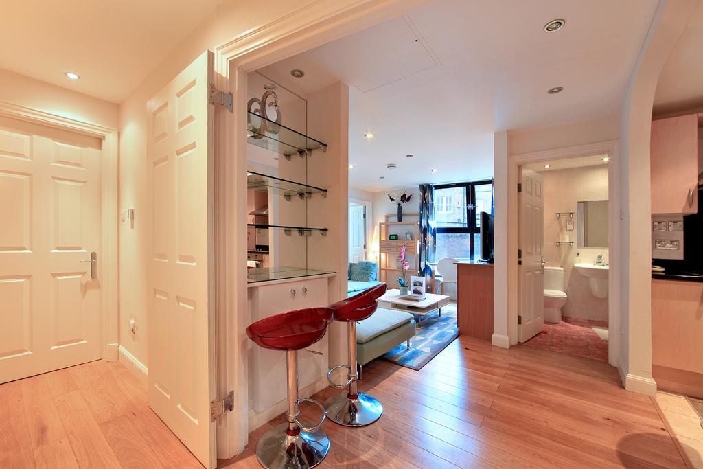 Point West Apartments ロンドン エクステリア 写真