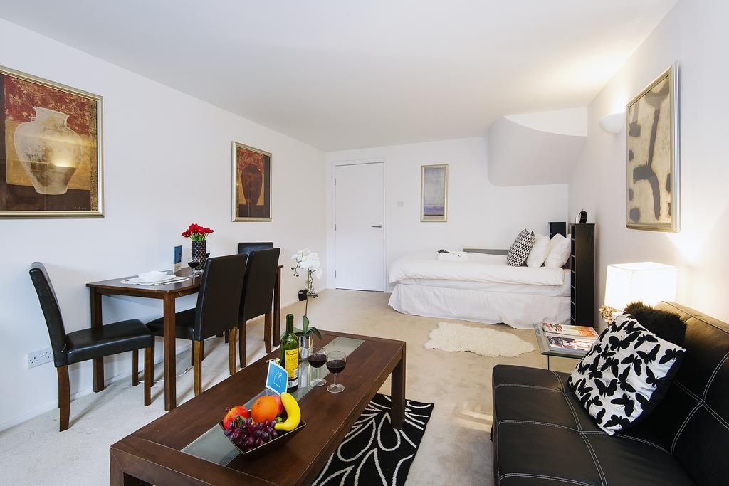 Point West Apartments ロンドン 部屋 写真